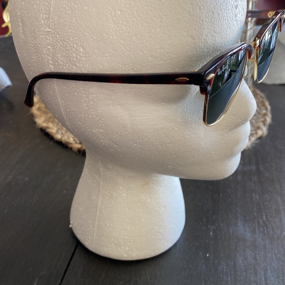 Ray-Ban sunglasses only worn a couple of times. - Picture 4 of 4